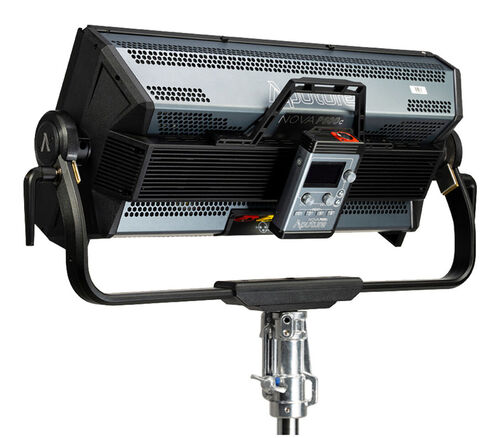 Осветитель Aputure NOVA P600c Kit, светодиодный, RGBWW, 600 Вт, с кейсом